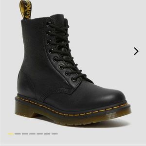 Dr. Martens Women’s Pascal Virginia Leather Black Boots Size 7